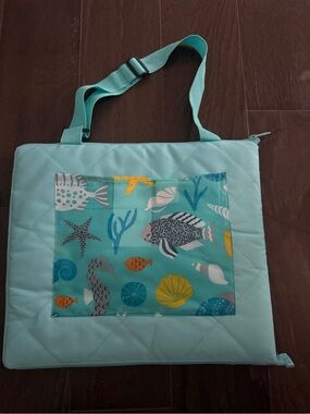 🏝️ 🏖️ 🐠 🐚🪸NWOT Aqua Ocean Print Beach Zipper blanket with Front Pocket